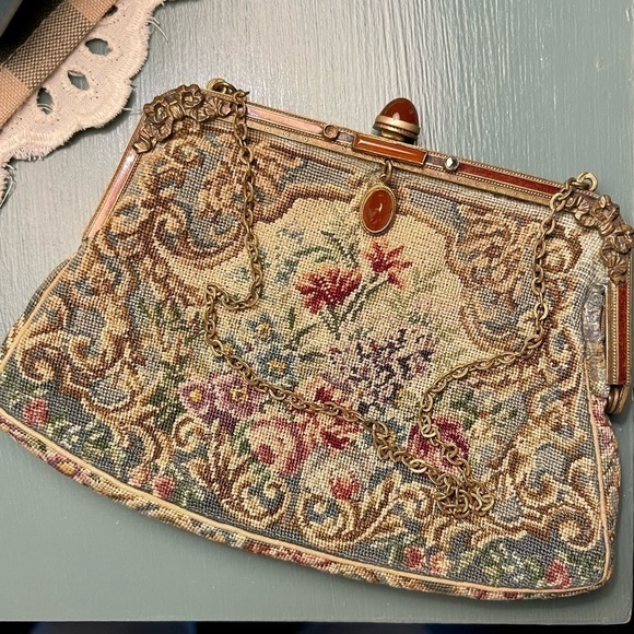 VINTAGE, LOVELY VICTORIAN EVENING BAG. MICRO PETIT POINT FLORAL EMBROIDERY. - Picture 4 of 7